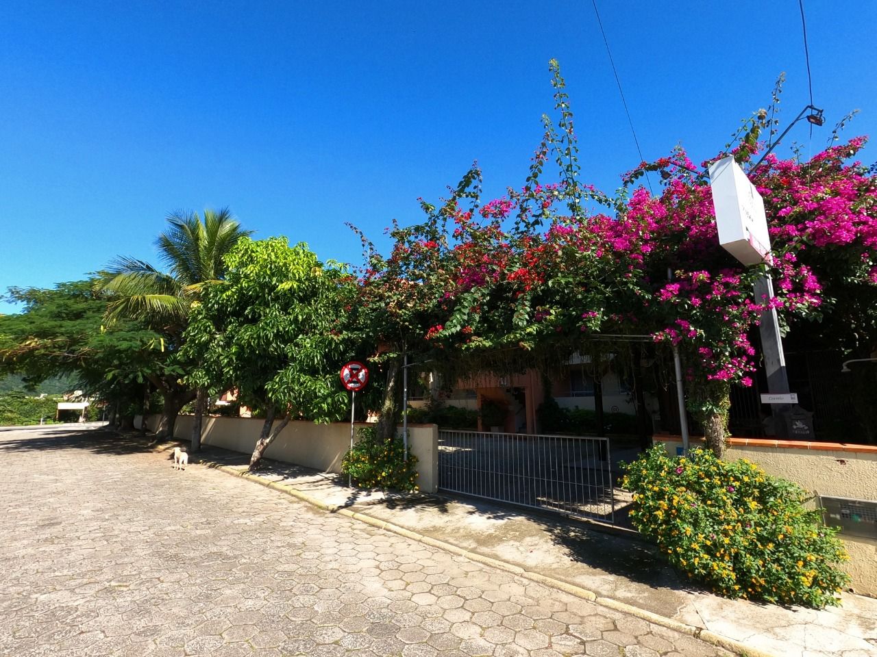 Edifício com 16 apartamentos