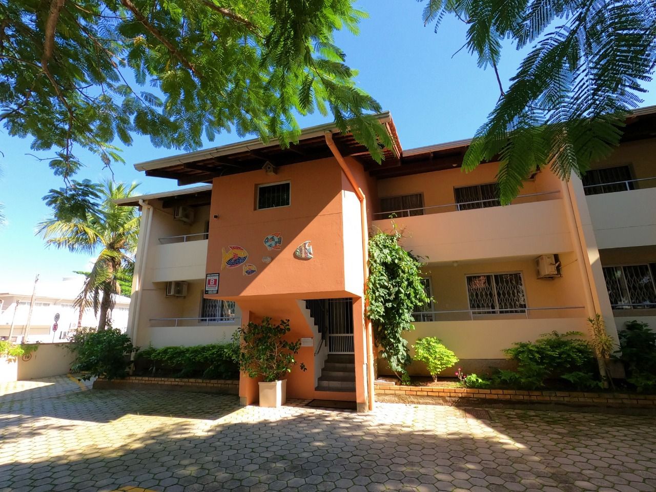 Edifício com 16 apartamentos