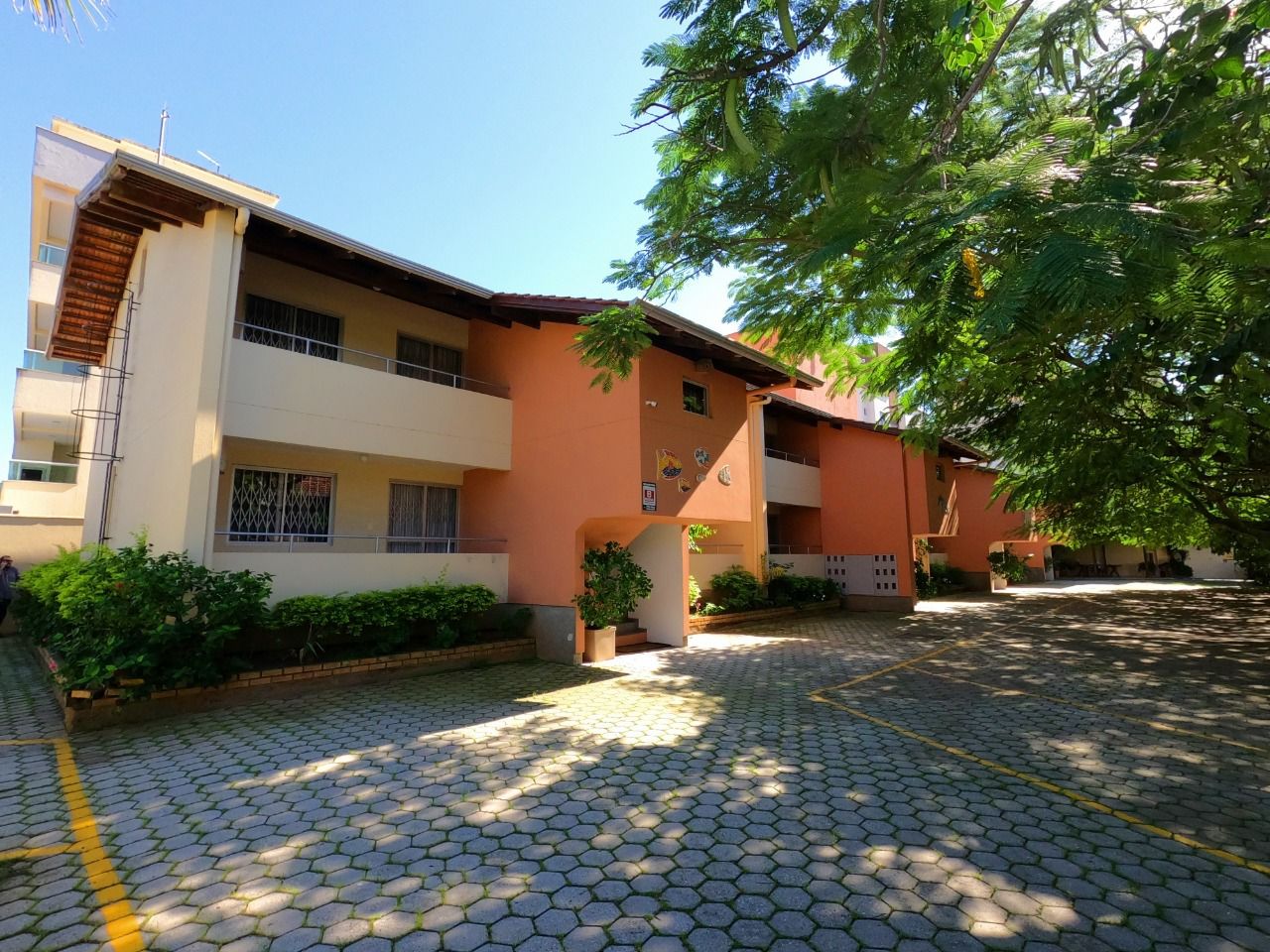 Edifício com 16 apartamentos