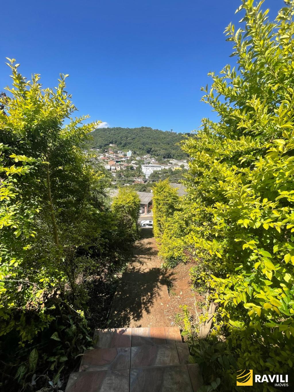 Terreno com 600m² e Casa com 230m² para Venda!