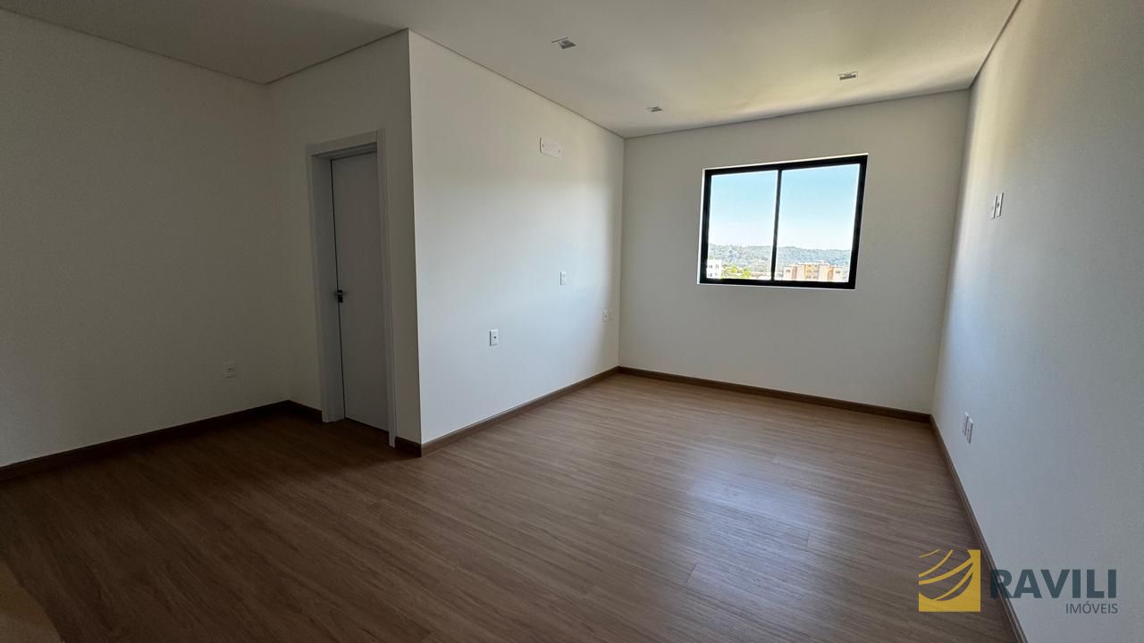 Amplo Apartamento para Locação