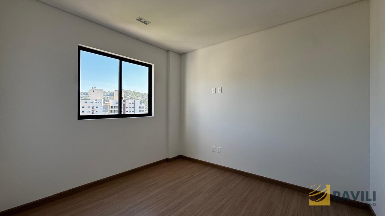 Amplo Apartamento para Locação
