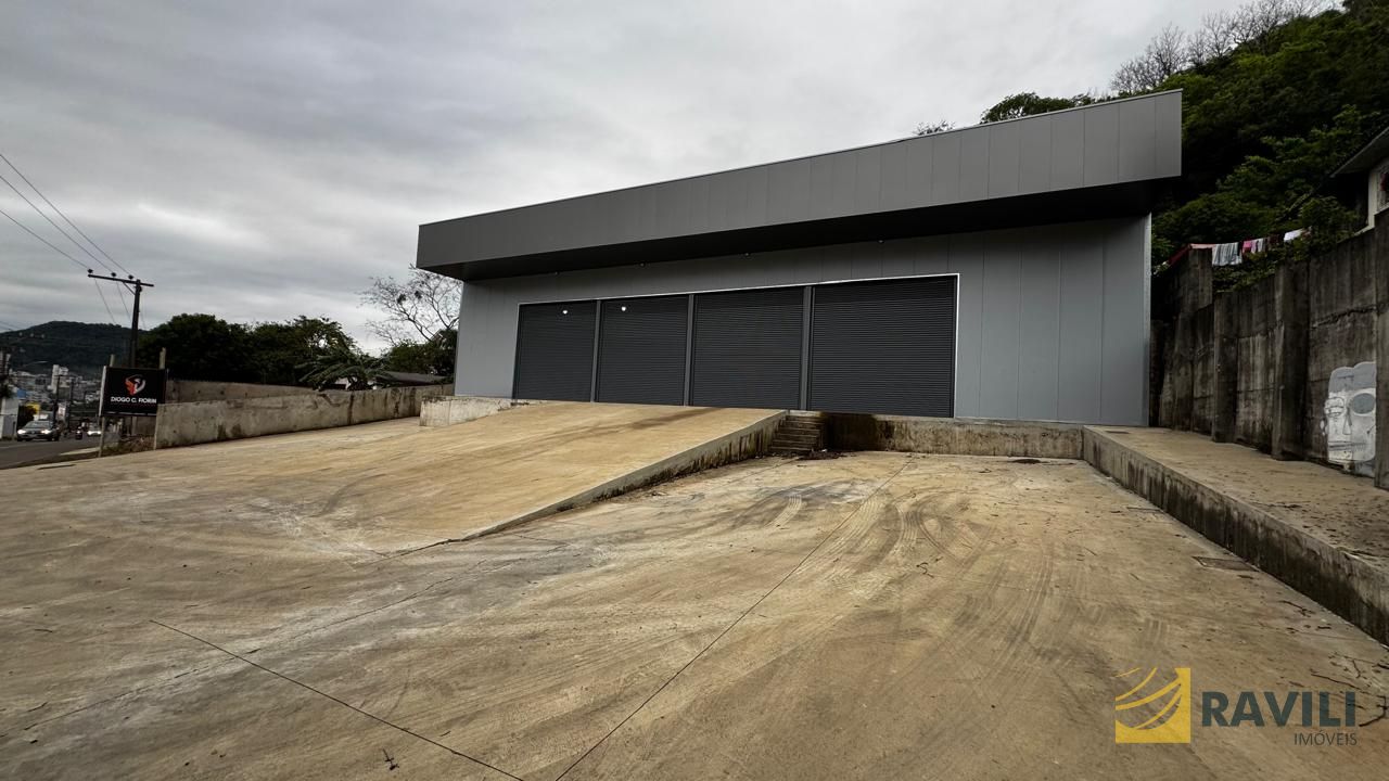 Barracão com Ótima Localização Disponível para Locação.